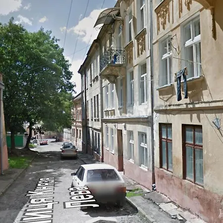 아파트 двохкімнатні в історичному центрі,самопоселення,лева 11
